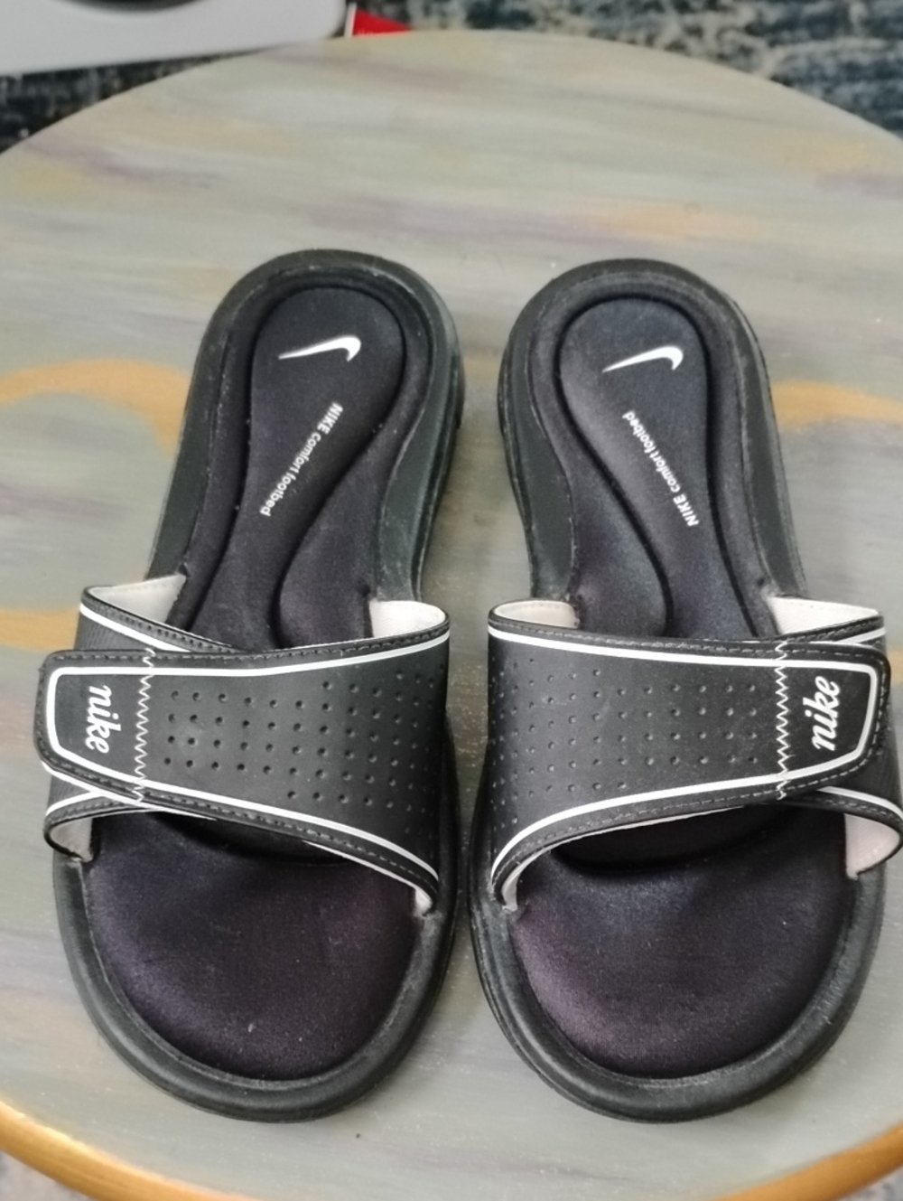 Nike Women’s Black Slide Sandals with White Stitching Size 8